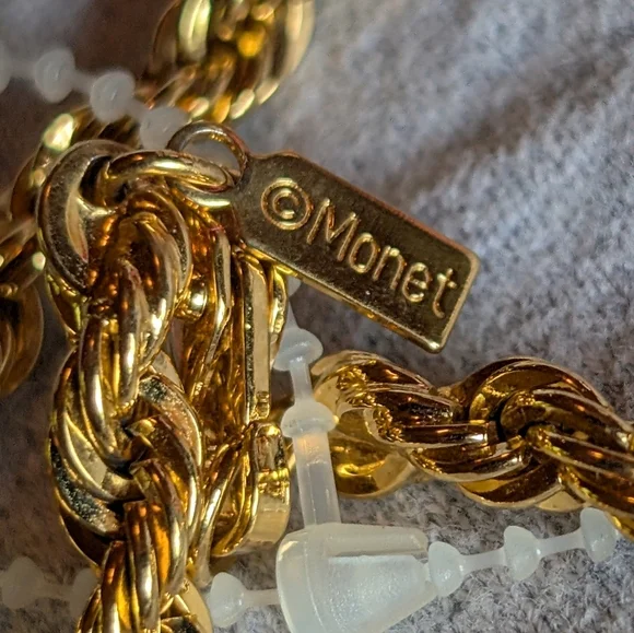 Monet Vintage Elegant Gold-Tone Jewelry Set Chain And Bracelet - Picture 4 of 6